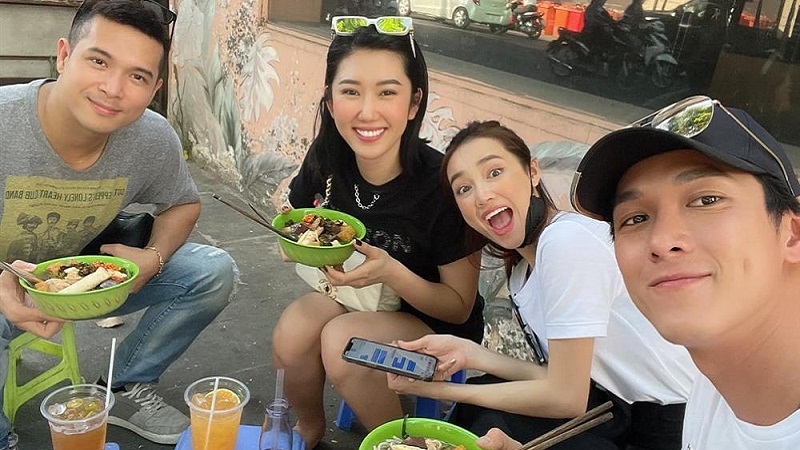 Sau một ăn uống thả ga, hoá đơn thanh toán lên đến 550k. Thế là cả làng cùng vui, mà có một người không vui. Và chắc chắn đó là 'Voi biển' rồi!