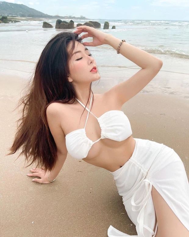 Nữ sinh từng được tờ China Times và tờ Sports Seoul ca ngợi vẫn giữ được vẻ xinh đẹp, rạng rỡ và có phần cuốn hút hơn hẳn. Ảnh: IG Nữ sinh từng được tờ China Times và tờ Sports Seoul ca ngợi vẫn giữ được vẻ xinh đẹp, rạng rỡ và có phần cuốn hút hơn hẳn. Ảnh: IG