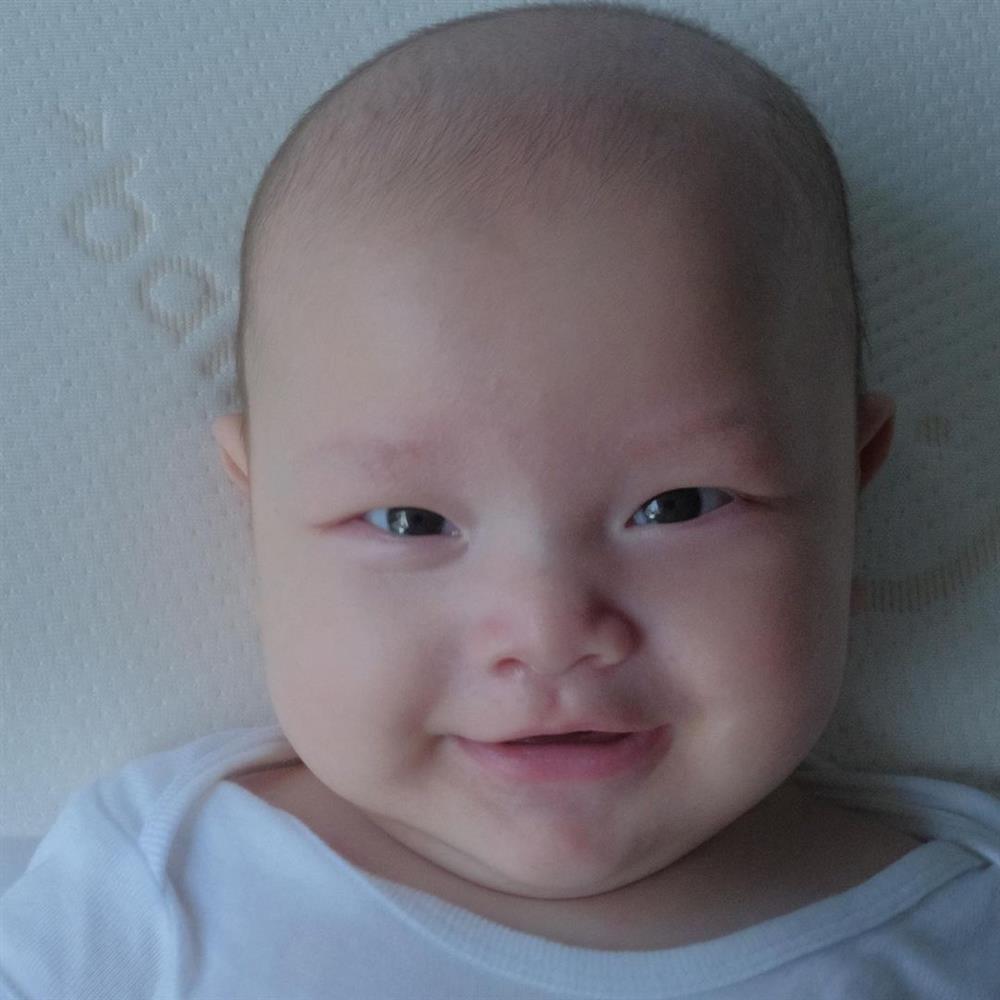 Trong khi Lisa là bản sao của mẹ, Leon lại thừa hưởng nét đẹp từ bố. Ảnh: FB