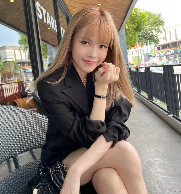 Hậu nghi án chia tay Sơn Tùng, cứ cách 1 ngày, Thiều Bảo Trâm lại cập nhật hình ảnh mới của mình, cô không ngừng khoe biểu cảm tươi cười, rạng rỡ cùng thân hình có phần gầy nhưng vẫn tràn đầy sức sống. Ảnh: IG