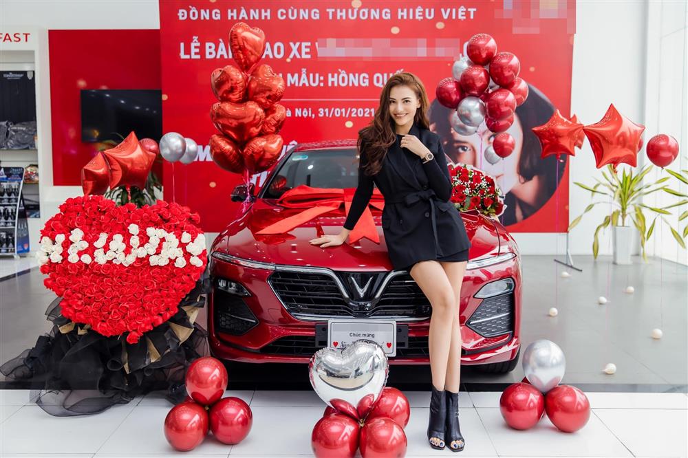 Hồng Quế chính thức sở hữu chiếc xe thương hiệu đình đám trên 1 tỷ này vào ngày 31/1/2021. Hồng Quế chính thức sở hữu chiếc xe thương hiệu đình đám trên 1 tỷ này vào ngày 31/1/2021.