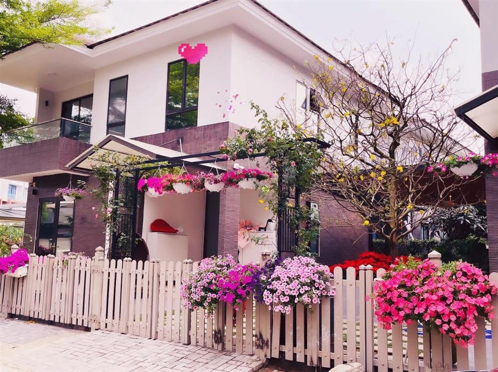 Không gian ngập sắc xuân của nhà Nhật Kim Anh. Ảnh: FB Không gian ngập sắc xuân của nhà Nhật Kim Anh. Ảnh: FB