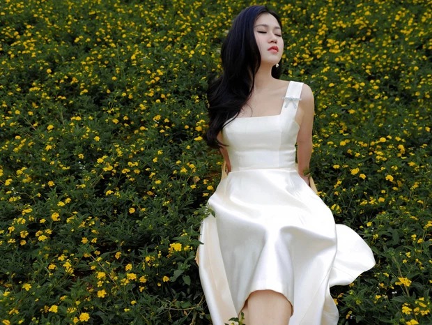 Bị Trường Giang, Tiến Luật 'dìm' nhan sắc tơi tả, Lâm Vỹ Dạ quyết phục thù trong loạt ảnh mới