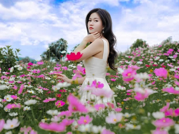 Bị Trường Giang, Tiến Luật 'dìm' nhan sắc tơi tả, Lâm Vỹ Dạ quyết phục thù trong loạt ảnh mới