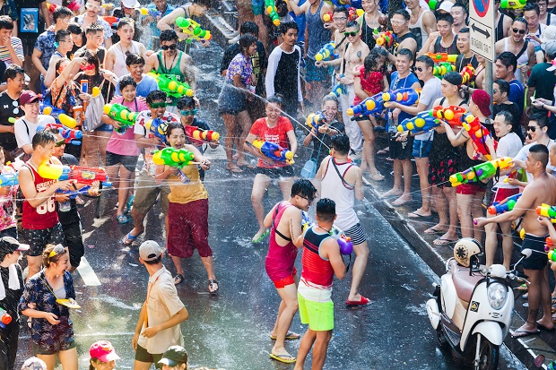 Năm 2021, Songkran - Lễ hội té nước đón năm mới lớn nhất và thu hút du khách nhất Thái Lan đã chính thức trở lại. Ảnh: RT