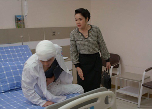 Thấy Hồng Đăng than trời trên trang FB cá nhân, NSND Thu Hà liền vào bình luận hài hước: 'Ông tưởng tôi không đau tay à'. Thấy Hồng Đăng than trời trên trang FB cá nhân, NSND Thu Hà liền vào bình luận hài hước: 'Ông tưởng tôi không đau tay à'.