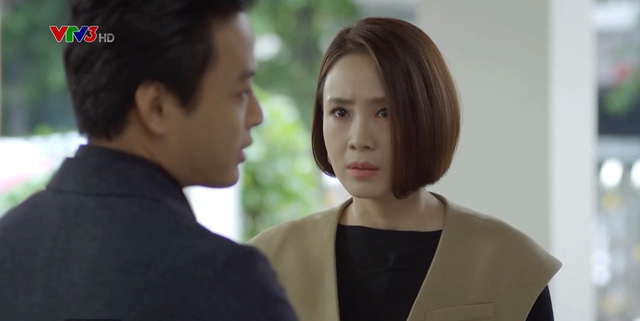 Đầu tiên là bị Hồng Diễm cho ăn tát. Đầu tiên là bị Hồng Diễm cho ăn tát.