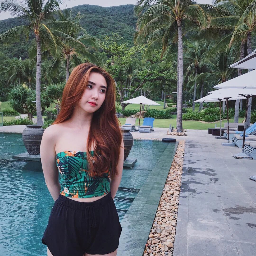 Lê Thị Thanh (biệt danh Thanh Mèo, sinh năm 1996) là hot girl khá nổi ở Sài Gòn.