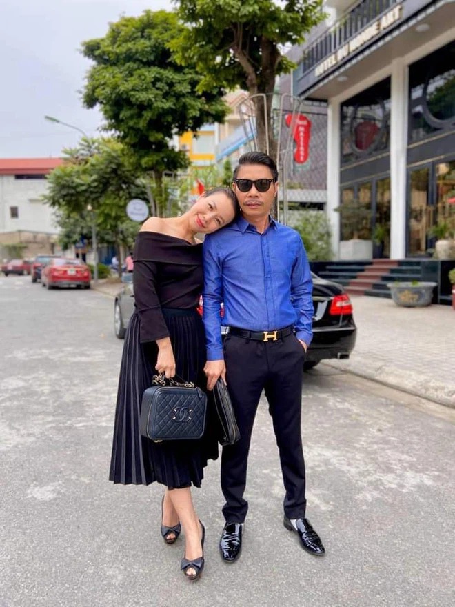 Công Lý 'lột xác' thành một quý ông bóng bảy trong phim.