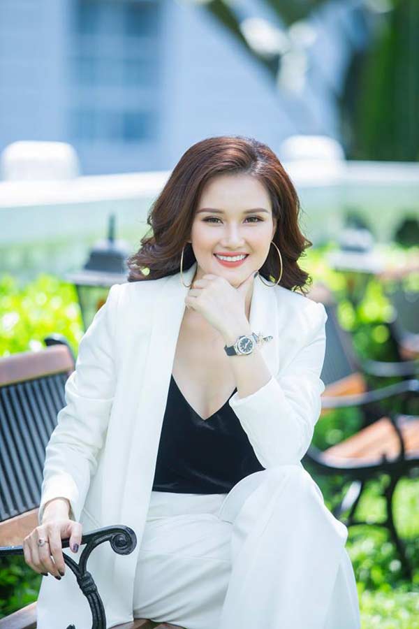 Huyền Châu sở hữu gương mặt khả ái và thân hình chuẩn không thua kém đồng nghiệp nào trong dàn vũ trụ MC nhà đài. Ảnh: FB