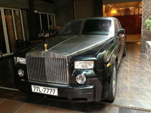 Biển số độc nhất vô nhị này của chiếc Rolls-Royce Phantom làm dư luận xôn xao một thời gian. Ảnh: FB Biển số độc nhất vô nhị này của chiếc Rolls-Royce Phantom làm dư luận xôn xao một thời gian. Ảnh: FB