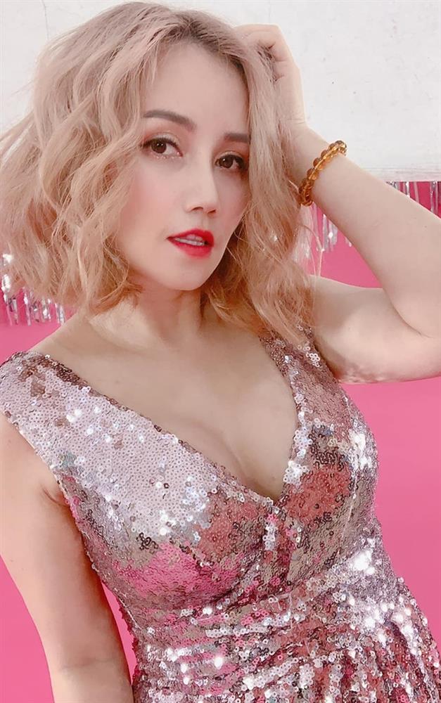 Hình ảnh khác lạ của 'cô Xuyến' sau khi ly hôn người chồng thứ 4.