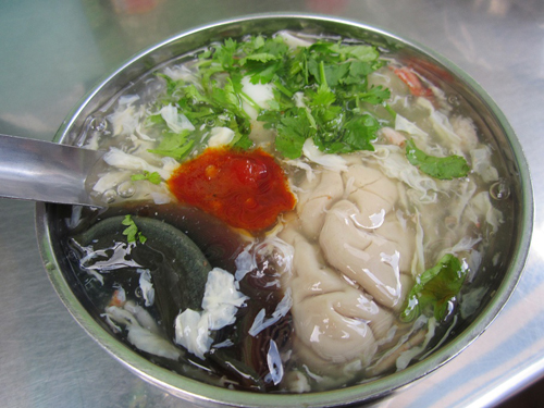 Trong óc lợn có nhiều lipit và DHA, rất có ích cho việc phát triển trí não của trẻ, nên cho trẻ ăn 1-2 lần một tuần. tuy nhiên, chỉ nên ăn 30-50g và nên ăn kết hợp với các thức ăn khác như thịt, cá, rau,... Trong óc lợn có nhiều lipit và DHA, rất có ích cho việc phát triển trí não của trẻ, nên cho trẻ ăn 1-2 lần một tuần. tuy nhiên, chỉ nên ăn 30-50g và nên ăn kết hợp với các thức ăn khác như thịt, cá, rau,...
