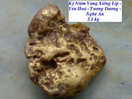 Sau khi nhặt được cục vàng, gia đình Lô Văn Ối có cuộc sống khấm khá hơn thật nhưng niềm vui ấy nhanh chóng bị mất đi khi cuộc sống bỗng chốc đảo lộn. Ảnh: VNN Sau khi nhặt được cục vàng, gia đình Lô Văn Ối có cuộc sống khấm khá hơn thật nhưng niềm vui ấy nhanh chóng bị mất đi khi cuộc sống bỗng chốc đảo lộn. Ảnh: VNN