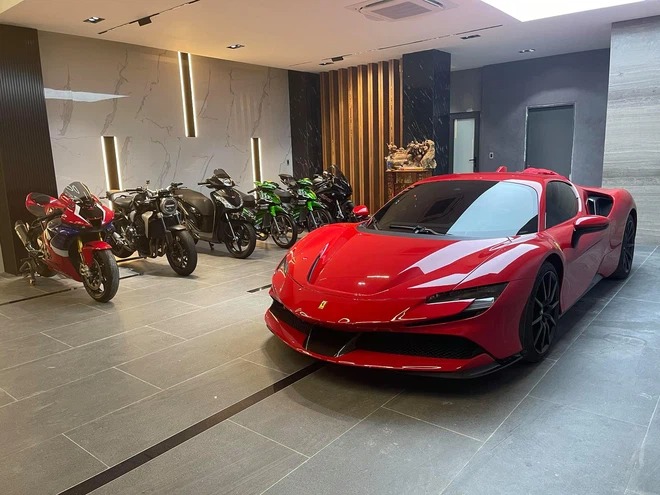 Sau những màn giao dịch lan đột biến trăm tỷ, chủ vườn đổ xô khoe siêu xe mới tậu - Ảnh 1 Sau những màn giao dịch lan đột biến trăm tỷ, chủ vườn đổ xô khoe siêu xe mới tậu - Ảnh 1