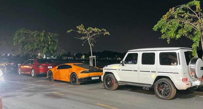 Rất nhiều siêu xe thuộc về các đại gia lan đột biến là những cái tên quen thuộc như chiếc McLaren màu cam từng thuộc sở hữu của doanh nhân Cường đô la. Ảnh: FB Rất nhiều siêu xe thuộc về các đại gia lan đột biến là những cái tên quen thuộc như chiếc McLaren màu cam từng thuộc sở hữu của doanh nhân Cường đô la. Ảnh: FB