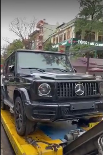 Chiếc Mercedes-AMG G63 của đại gia lan Hoà Bình vừa tậu có giá gần 20 tỷ. Ảnh cắt clip Chiếc Mercedes-AMG G63 của đại gia lan Hoà Bình vừa tậu có giá gần 20 tỷ. Ảnh cắt clip