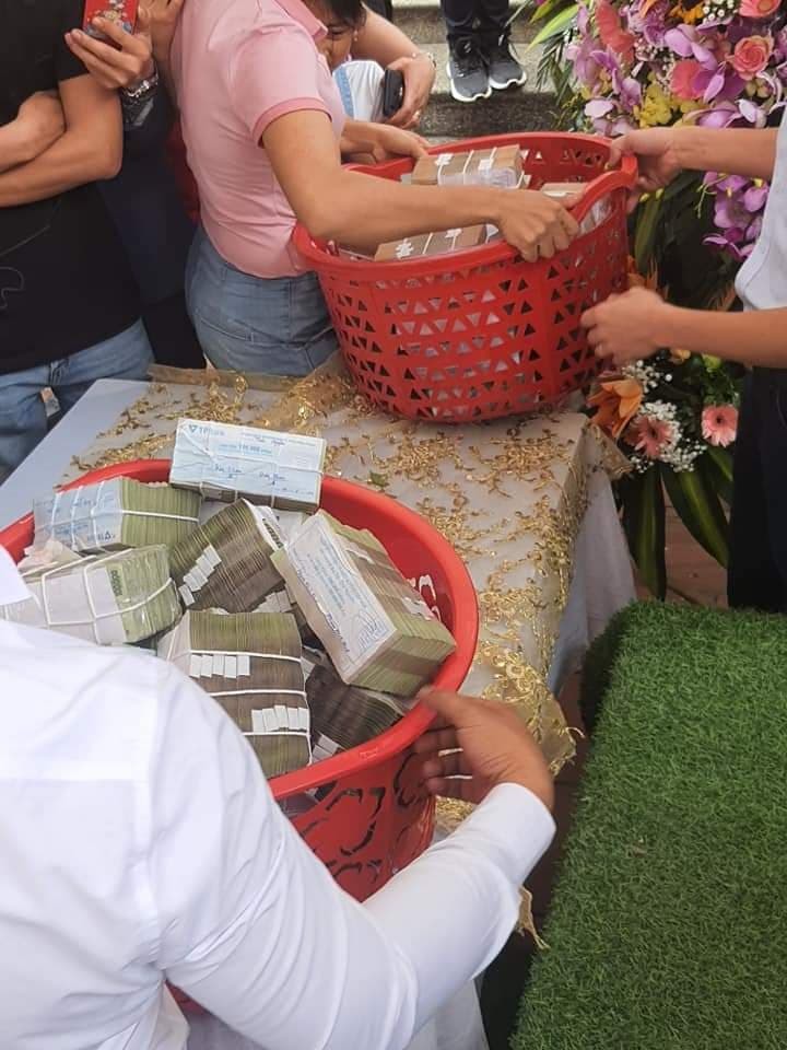 Số tiền giao dịch lan trong vụ chuyển nhượng Ngọc Sơn Cước. Ảnh: FB Số tiền giao dịch lan trong vụ chuyển nhượng Ngọc Sơn Cước. Ảnh: FB