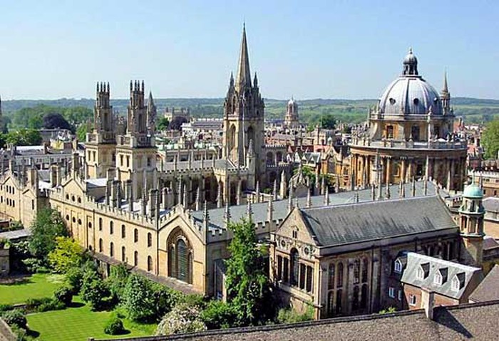 Đại học Oxford có cộng đồng sinh viên lên đến 22.000 người và điều hành Nhà xuất bản sinh viên lớn nhất Thế giới. Oxford là cái nôi đào tạo nhân tài nổi tiếng thế giới. Đại học Oxford có cộng đồng sinh viên lên đến 22.000 người và điều hành Nhà xuất bản sinh viên lớn nhất Thế giới. Oxford là cái nôi đào tạo nhân tài nổi tiếng thế giới.