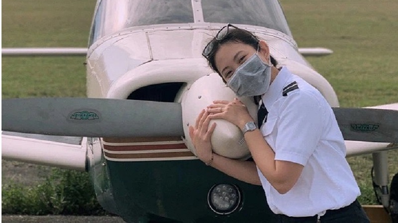 Hiện tại, Mạch Khanh đang ở vị trí cơ phó dự bị, tức là có 2 vạch trên cầu vai. Hiện tại, Mạch Khanh đang ở vị trí cơ phó dự bị, tức là có 2 vạch trên cầu vai.