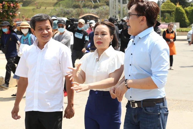 Sau khi rời công chức Nhà nước, ông Đoàn Ngọc Hải thường xuyên xuất hiện với vai trò của một người làm từ thiện, giúp đỡ người nghèo. Ảnh: FB Sau khi rời công chức Nhà nước, ông Đoàn Ngọc Hải thường xuyên xuất hiện với vai trò của một người làm từ thiện, giúp đỡ người nghèo. Ảnh: FB