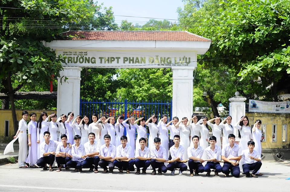 Hiệu trưởng Trường THPT Phan Đăng Lưu xác nhận thông tin trên và cho hay các em chỉ bị bỏng nhẹ. Ảnh minh hoạ Hiệu trưởng Trường THPT Phan Đăng Lưu xác nhận thông tin trên và cho hay các em chỉ bị bỏng nhẹ. Ảnh minh hoạ