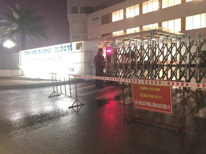Nguyễn Sin bức xúc với 2 cô gái làm 'dịch vụ trang điểm' vừa nhập cảnh trái phép về Việt Nam Nguyễn Sin bức xúc với 2 cô gái làm 'dịch vụ trang điểm' vừa nhập cảnh trái phép về Việt Nam