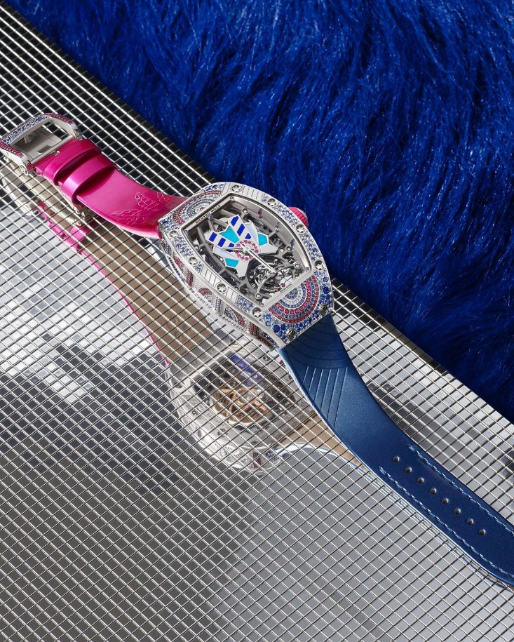 Richard Mille đã mở rộng dòng đồng hồ này theo cách thức vô cùng độc đáo thông qua những mảng màu rực rỡ ánh cầu vồng xuất hiện dưới 10 thiết kế khác nhau, mỗi thiết kế lại chỉ có 7 chiếc được ra mắt trên toàn cầu. Richard Mille đã mở rộng dòng đồng hồ này theo cách thức vô cùng độc đáo thông qua những mảng màu rực rỡ ánh cầu vồng xuất hiện dưới 10 thiết kế khác nhau, mỗi thiết kế lại chỉ có 7 chiếc được ra mắt trên toàn cầu.