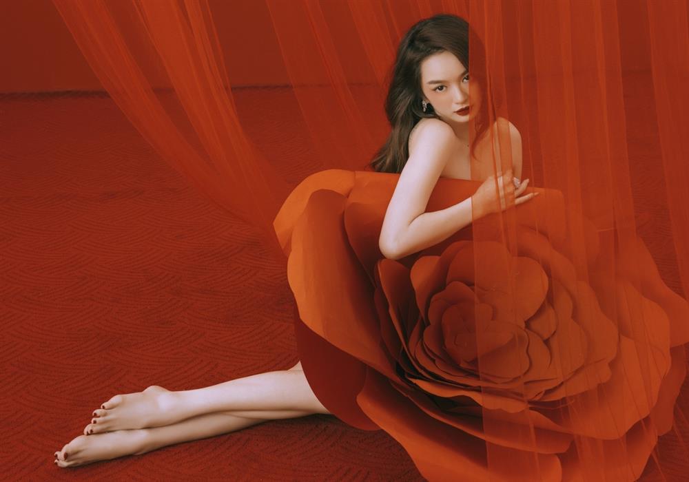 Kaity Nguyễn vẫn duy trì hình tượng của một nghệ sĩ trẻ trung, hiện đại. 