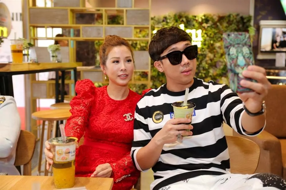 Trấn Thành - Thu Hoài là cặp đôi bạn thân khác giới tính hiếm hoi trong showbiz Việt. Trấn Thành - Thu Hoài là cặp đôi bạn thân khác giới tính hiếm hoi trong showbiz Việt.