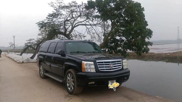 Cadillac Escalade ESV sở hữu kích thước dài x rộng x cao lần lượt là 5.623 x 2.019 x 1.922 (mm), trục cơ sở đạt 3.302mm.