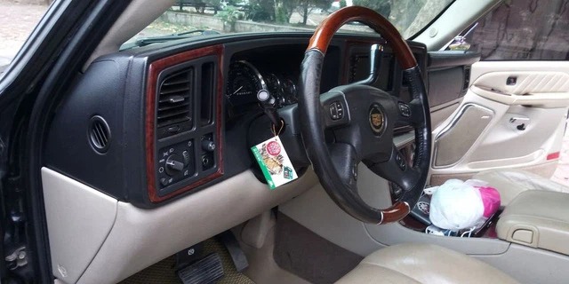 Nội thất Cadillac Escalade ESV mang nhiều hơi hướng thiết kế của những thập kỷ trước.