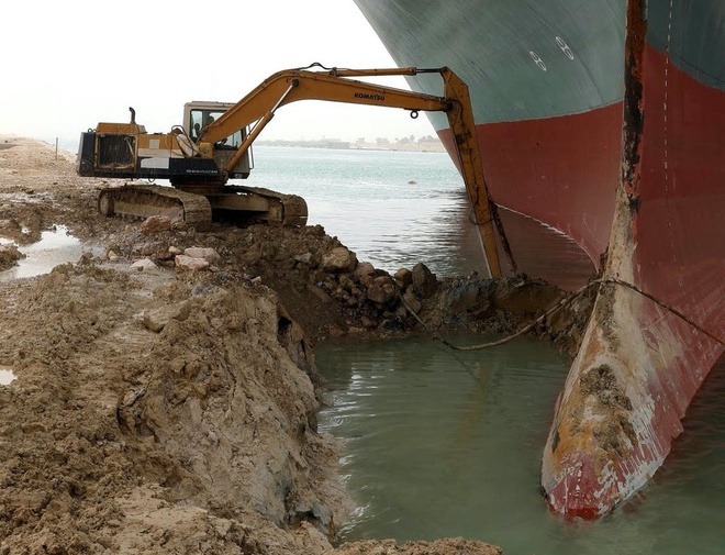 Quá trình giải cứu con tàu này không khác gì việc bạn phải dịch chuyển một tòa nhà chọc trời vậy.