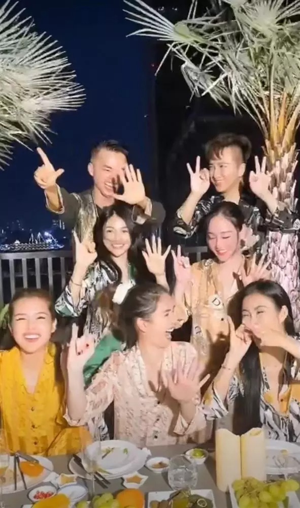Ngọc Trinh thẳng thắn thừa nhận nhiều thành tích bất hảo, xác nhận đã lên giường với hơn 3 người đàn ông - Ảnh 1 Ngọc Trinh thẳng thắn thừa nhận nhiều thành tích bất hảo, xác nhận đã lên giường với hơn 3 người đàn ông - Ảnh 1