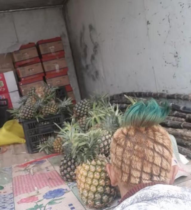 Sự thay đổi của chàng trai cũng lý giải cho việc doanh nghiệp thường xuyên thay đổi mẫu mã và bao bì sản phẩm của mình.