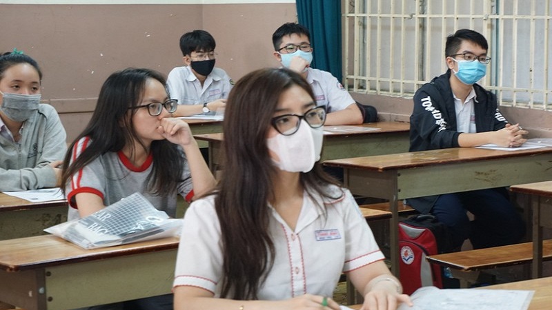 Khác với các năm trước, năm nay thí sinh được chọn 2 hình thức khi đăng ký xét tuyển trực tiếp và trực tuyến. Các em đăng ký vào phiếu đăng ký dự thi, sau đó dùng tài khoản đăng nhập bằng mật khẩu cá nhân để đăng ký các nguyện vọng mình mong muốn. Ảnh minh hoạ Khác với các năm trước, năm nay thí sinh được chọn 2 hình thức khi đăng ký xét tuyển trực tiếp và trực tuyến. Các em đăng ký vào phiếu đăng ký dự thi, sau đó dùng tài khoản đăng nhập bằng mật khẩu cá nhân để đăng ký các nguyện vọng mình mong muốn. Ảnh minh hoạ