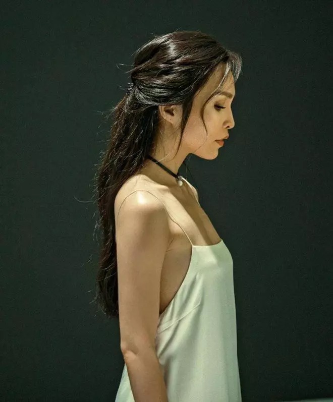 Đây không phải lần đầu tiên, Hiền Thục khiến dân tình lo lắng với những hình ảnh để lộ thân hình cò hương.