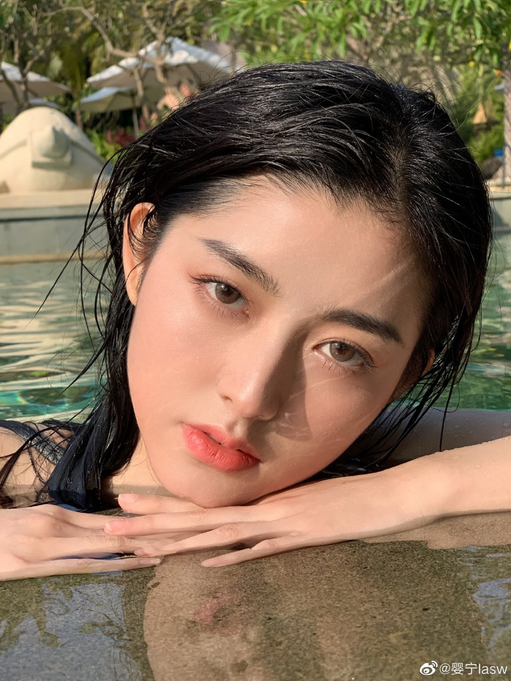 Sở hữu thần thái lạnh lùng đầy khí chất, những bức hình của Ying Ning luôn nhận được nhiều sự yêu thích của cộng đồng mạng.