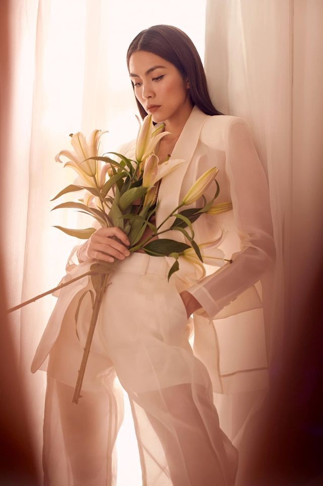 Hà Tăng khoe tiệc cuối tuần của gia đình hào môn, toàn hải sản xịn nhìn phát thèm