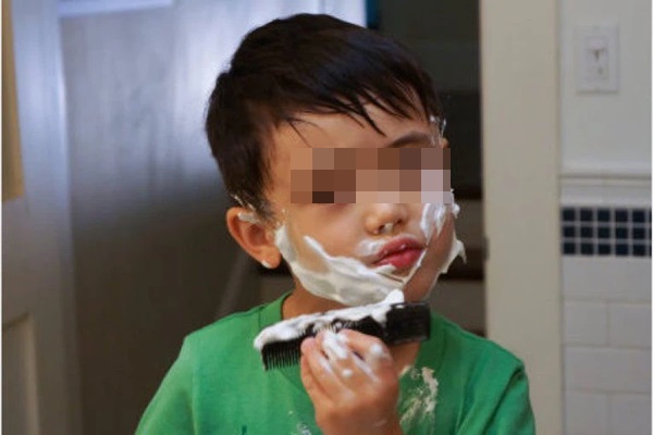 Bình thường các bé trai bắt đầu dậy thì trong khoảng từ 10 đến 12 tuổi. Ảnh minh hoạ