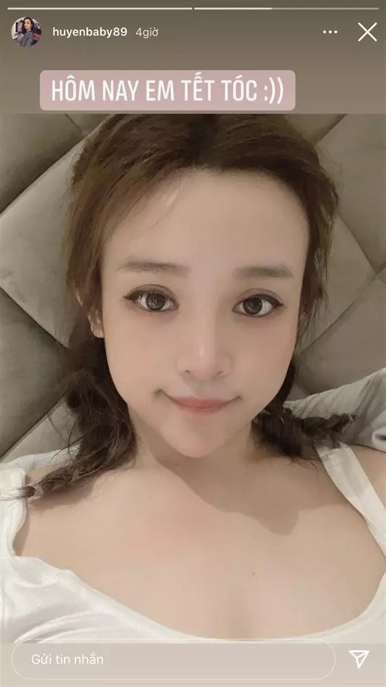 Cuộc sống sung túc bên chồng đại gia khiến cựu hot girl Hà thành ngày càng nhuận sắc. Cuộc sống sung túc bên chồng đại gia khiến cựu hot girl Hà thành ngày càng nhuận sắc.