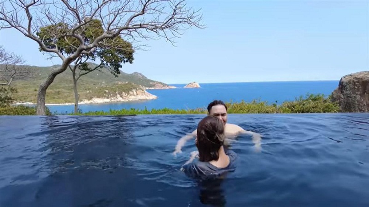 Theo chia sẻ từ 'streamer giàu nhất Việt Nam', vợ chồng anh đi 2 ngày. Sau khi cộng tất cả các khoản chi phí, được hưởng các ưu đãi, tổng kỳ nghỉ của họ hết 180 triệu. Ảnh: FB Theo chia sẻ từ 'streamer giàu nhất Việt Nam', vợ chồng anh đi 2 ngày. Sau khi cộng tất cả các khoản chi phí, được hưởng các ưu đãi, tổng kỳ nghỉ của họ hết 180 triệu. Ảnh: FB