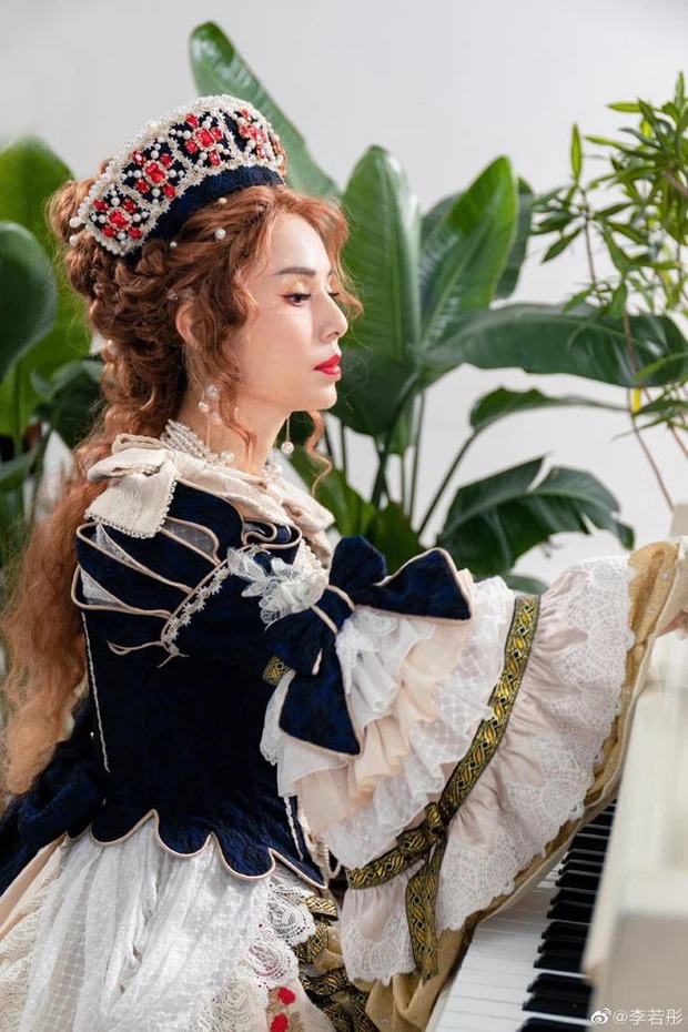 Gần 10 năm qua, Lý Nhược Đồng duy trì kỷ luật với bản thân rất nghiêm khắc, đều đặn đến phòng tập gym 3-5 buổi/tuần, mỗi buổi 2 tiếng để duy trì vóc dáng.