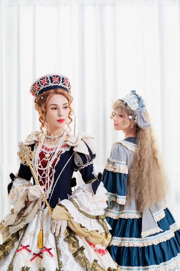 Ở tuổi U60, cô vẫn thường xuyên được ca tụng là mỹ nhân không tuổi. khiến các hậu bối cũng phải e dè.