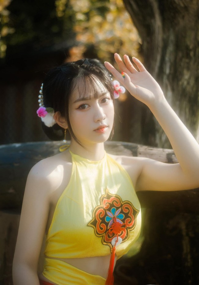 Ít ai biết rằng Lê Bống từng sở hữu cân nặng lên đến 70kg nhưng nhờ chăm chỉ tập luyện cùng chế độ ăn uống khoa học mà hiện cô đang sở hữu thân hình đẹp khiến nhiều người mơ ước. 