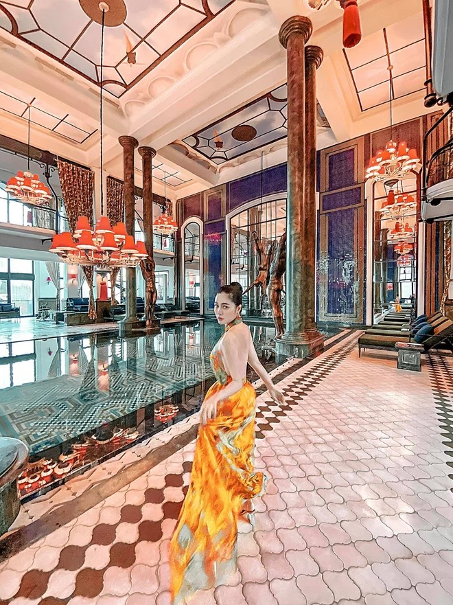Nữ ca sĩ đại gia sở hữu nhiều bất động sản, xe hơi có giá trị hàng chục tỉ đồng. Nữ ca sĩ đại gia sở hữu nhiều bất động sản, xe hơi có giá trị hàng chục tỉ đồng.