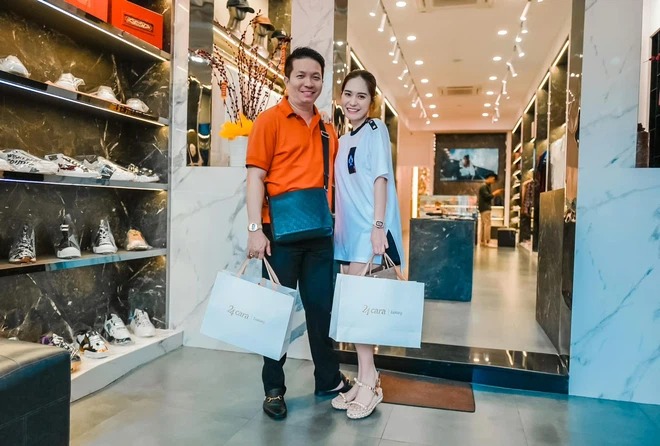 Cuộc sống như bà hoàng của nữ ca sĩ mua 100 cây vàng cầu may, chi 6 triệu đô để tân trang biệt thự 200 tỷ đồng - Ảnh 4 Cuộc sống như bà hoàng của nữ ca sĩ mua 100 cây vàng cầu may, chi 6 triệu đô để tân trang biệt thự 200 tỷ đồng - Ảnh 4