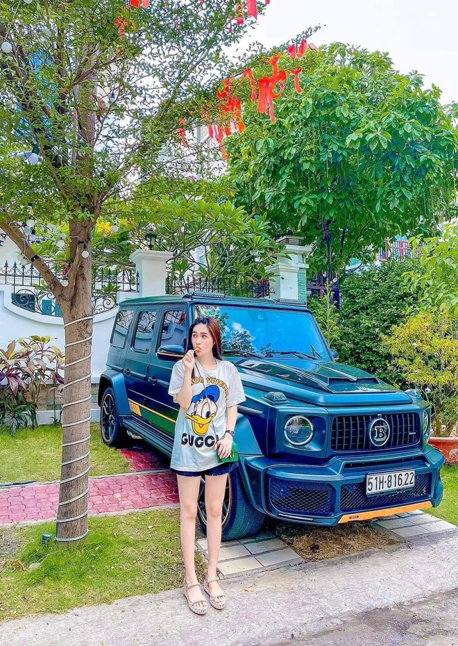 Siêu xe gần chục tỉ của nữ ca sĩ. Siêu xe gần chục tỉ của nữ ca sĩ.