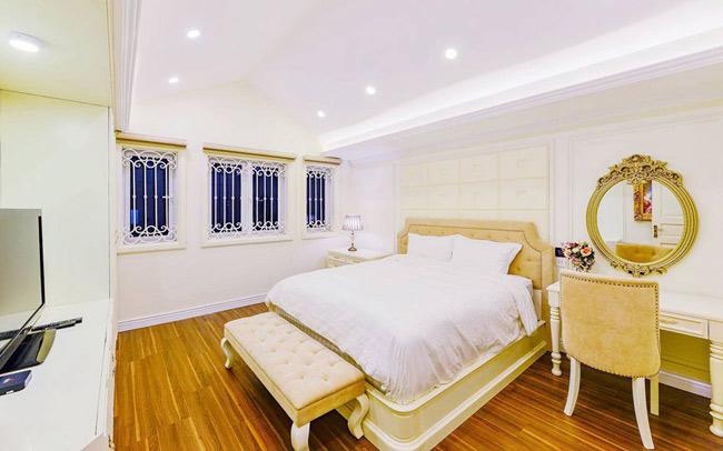Cuộc sống như bà hoàng của nữ ca sĩ mua 100 cây vàng cầu may, chi 6 triệu đô để tân trang biệt thự 200 tỷ đồng - Ảnh 2 Cuộc sống như bà hoàng của nữ ca sĩ mua 100 cây vàng cầu may, chi 6 triệu đô để tân trang biệt thự 200 tỷ đồng - Ảnh 2