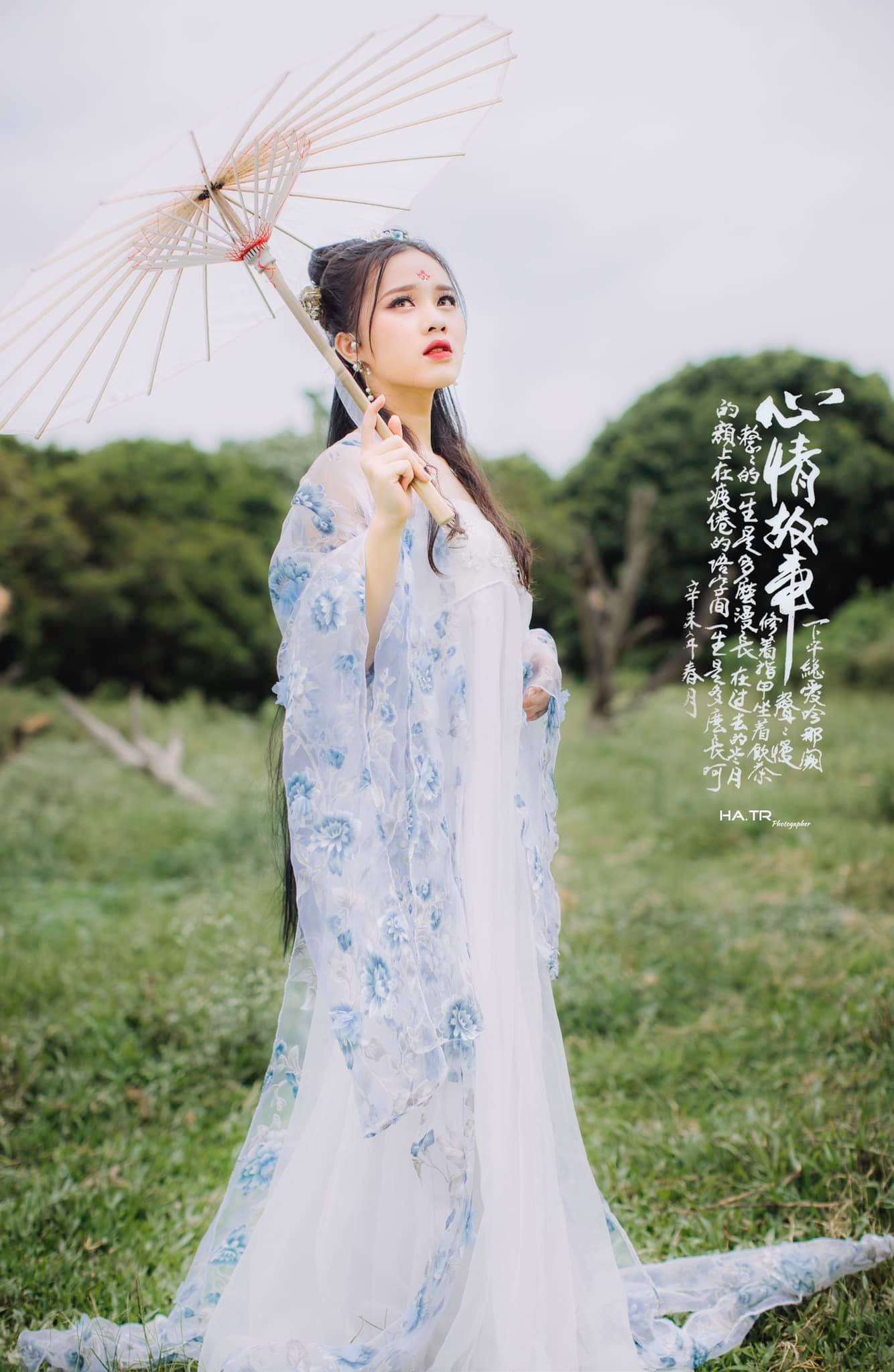 Mê Liên Quân và khao khát trở thành tiếp viên hàng không, cô sinh viên Ngoại Thương còn sở hữu những tài lẻ như hùng biện tiếng anh và múa cổ phong. Ảnh: IG